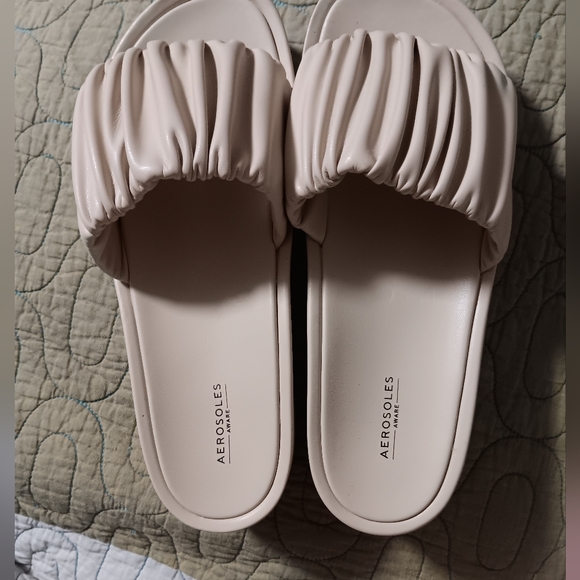 Dada Slide On Shoes. "Aerosoles Aware" Collection - Picture 2 of 6